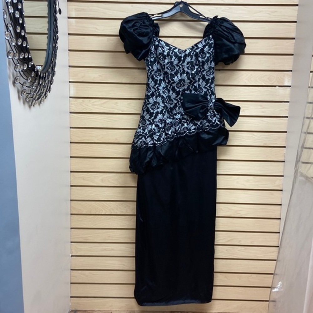 women special occasion dress. Made in USA Size 10